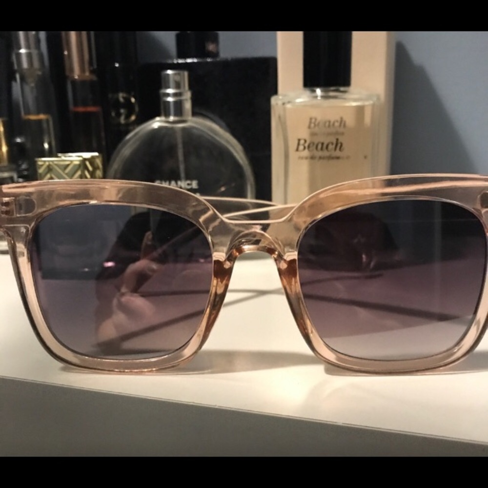 Sunglasses with rose colored frame -H&M